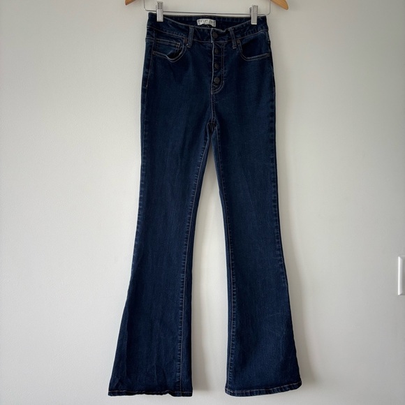 Harper Heritage High Rise Flare Mid Dark Wash Buttoned Denim Jeans EUC Size 27 - Picture 2 of 13